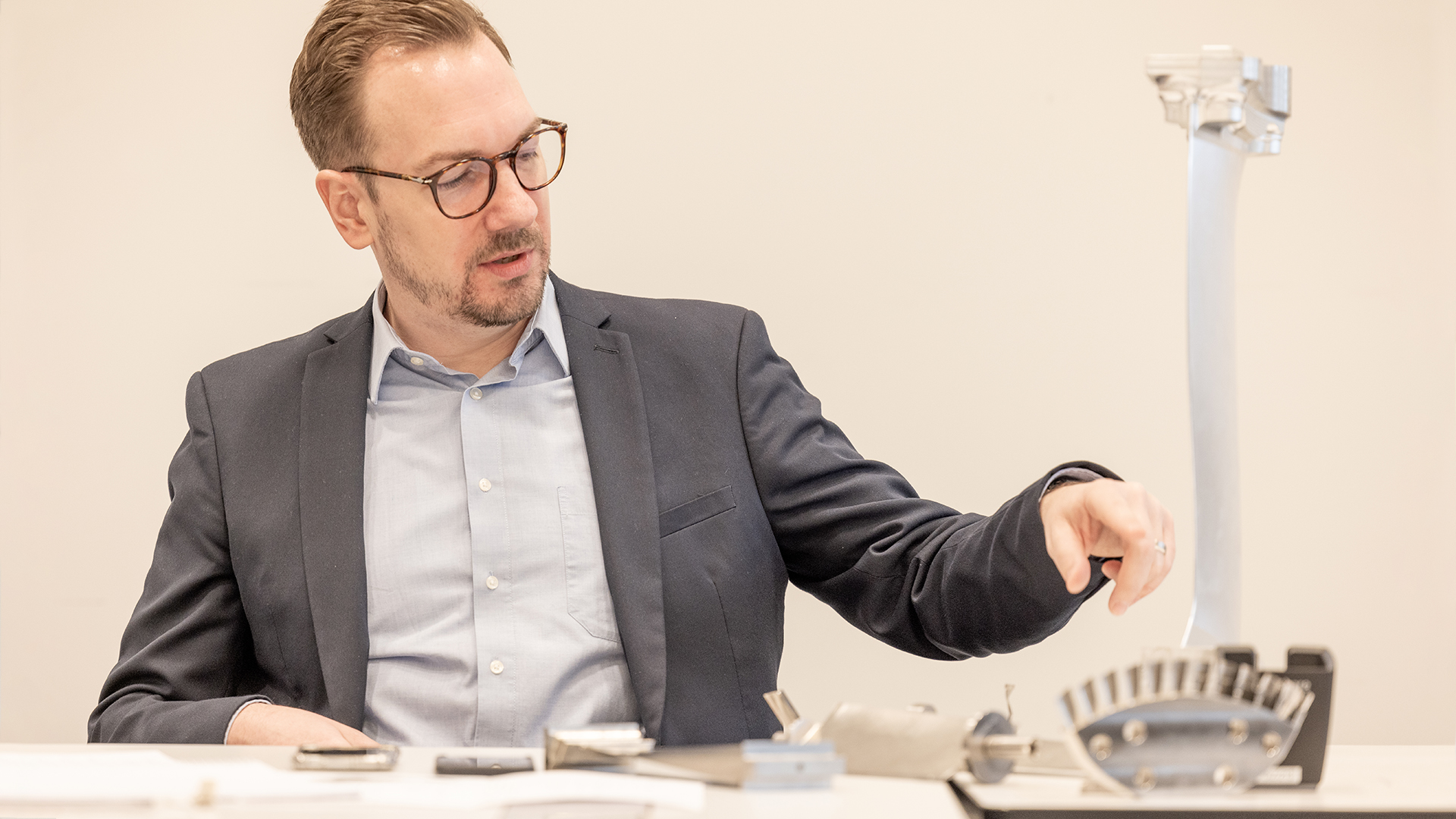 Roland Ziltener spricht über die Fertigung von Motorblättern, Blisks und Gehäusen.
