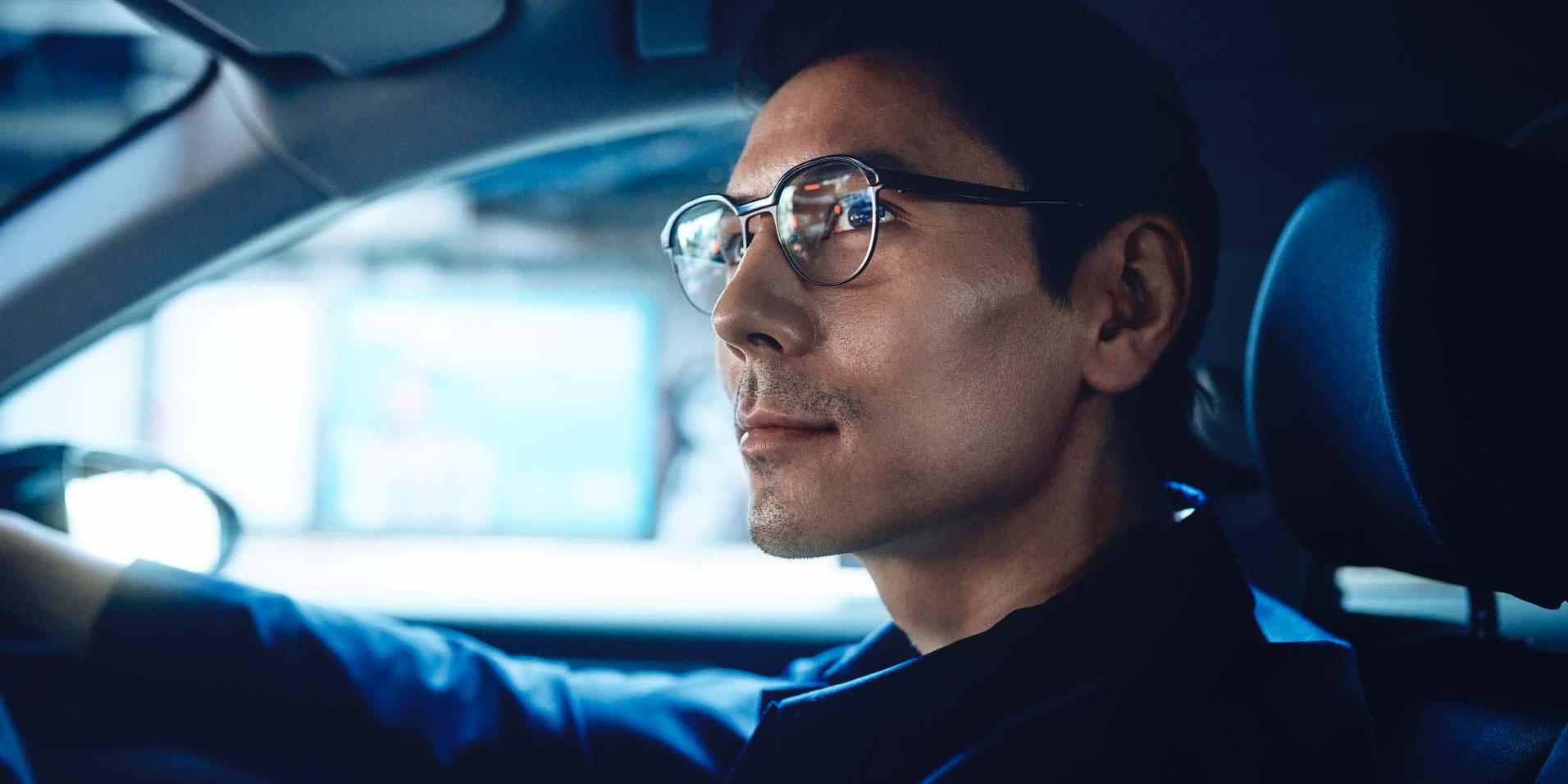 Die besten Brillengläser fürs Autofahren – einfach sicher ankommen