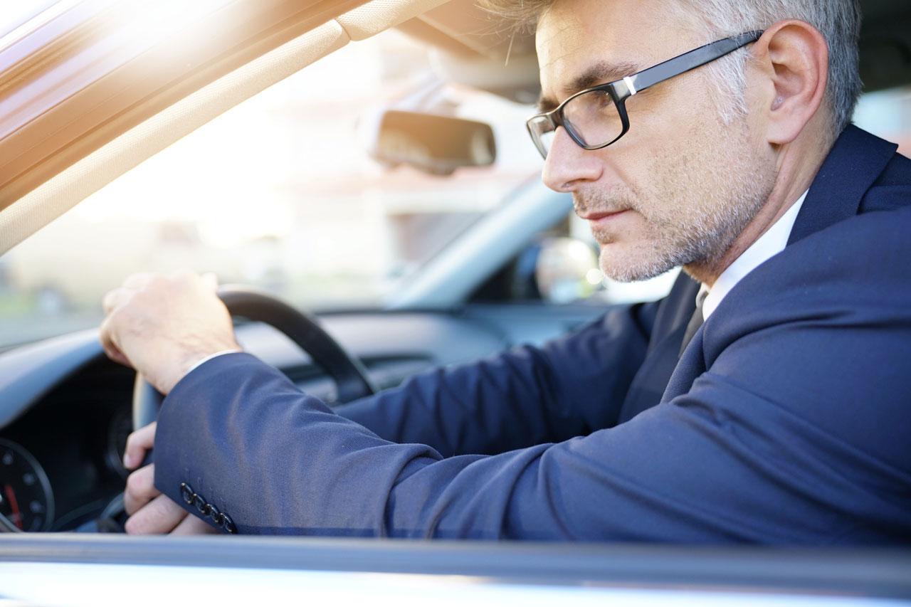 Brillengläser für eine gute und blendungsfreie Sicht beim Autofahren