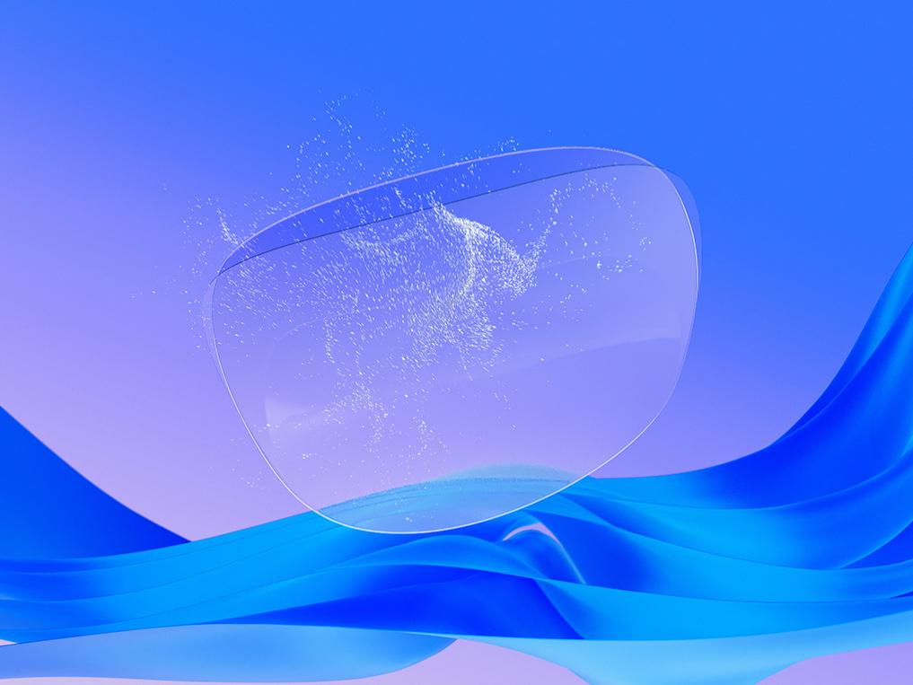 3D-CGI-Illustration eines transparenten Brillenglases, auf das eine antistatische Beschichtung aufgetragen wird, um zu demonstrieren, dass sie Staubpartikel abweist und die Oberfläche sauber hält.