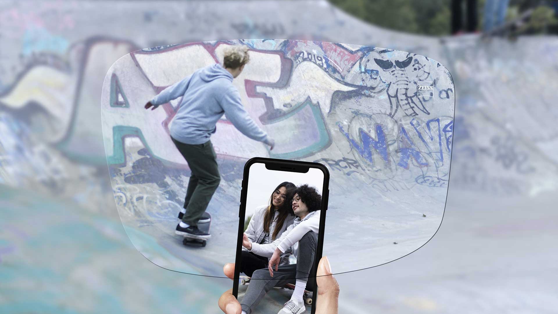 Blick auf einen Skatepark durch ZEISS Einstärken SmartLife Individual Brillengläser.